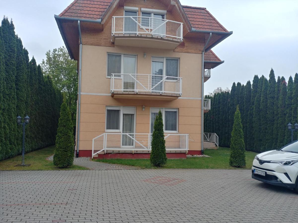 Arnyas Lägenhet Balatonlelle Exteriör bild